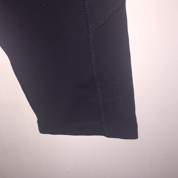 Lorna Jane Cropped Leggings - Picture 2 of 3